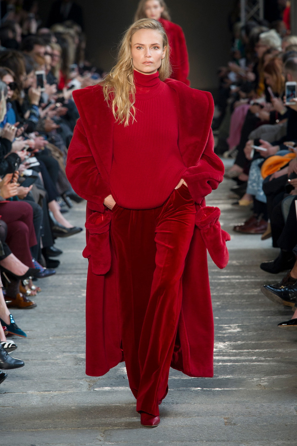 red runway fashion Fall Fashion 2017